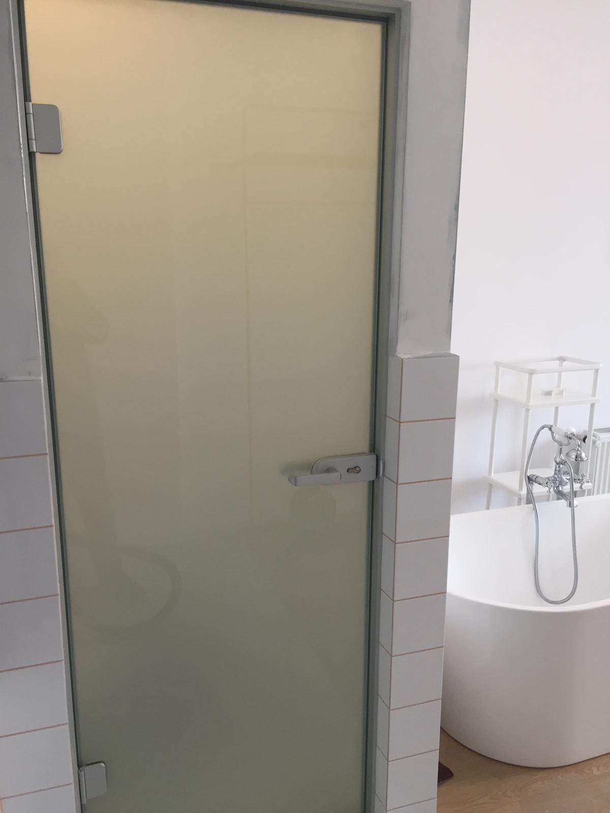 Ușă glisantă sticlă